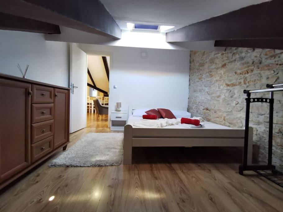 Loft Apartment Пула Экстерьер фото
