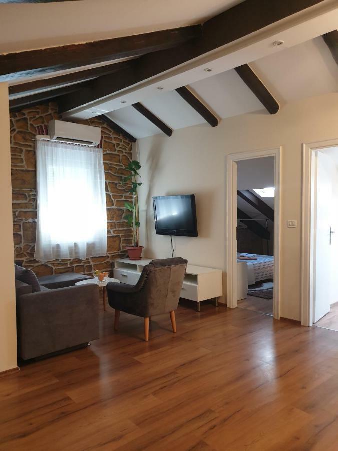 Loft Apartment Пула Экстерьер фото
